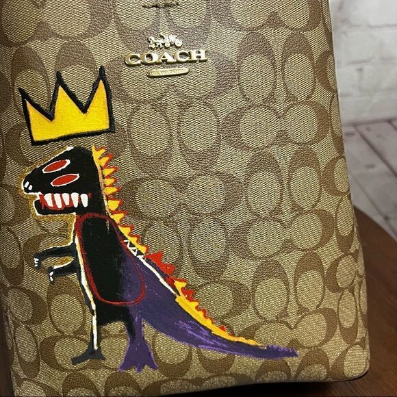 COACH X MICHEL JEAN BASQUIAT Pez Dispenser limited edition town bucket bag nwt - Picture 9 of 16